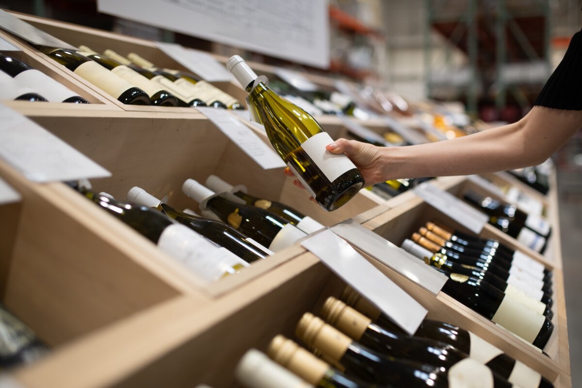 Today, the release of 2023 whites is occurring. If a wine review for a prior vintage appears on a 2023 bottle, there's a reasonable chance it is not very precise. (Hakase_420/Shutterstock)