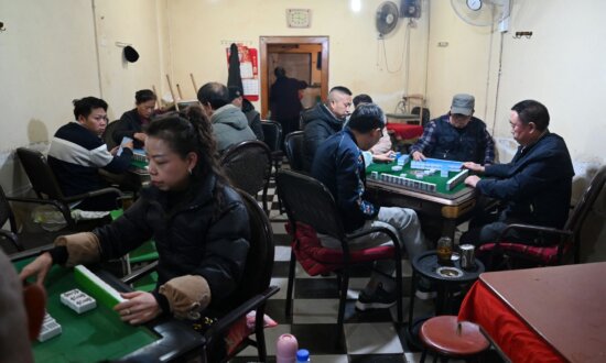 Chinese Resident Describes Economic Decline in a County-Level City