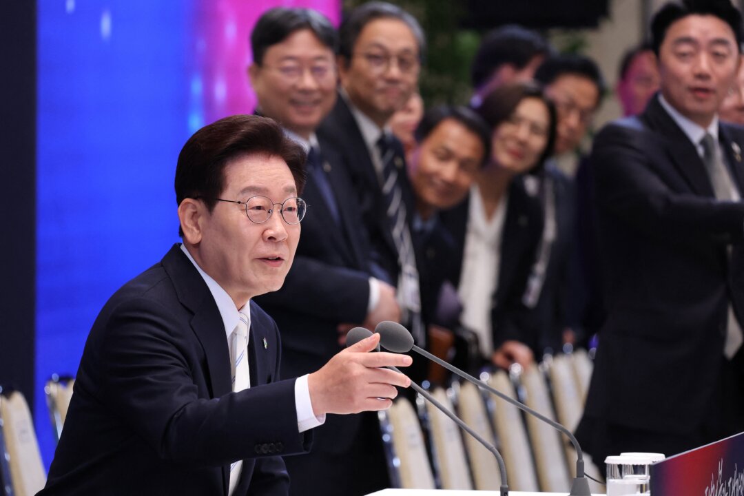 South Korea Approves Decree on $350 Billion US Investment Deal