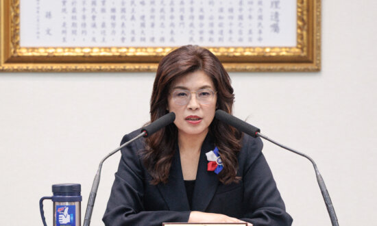 Taiwan Opposition Leader Faces Heated Challenge From Audience Member at New York Event