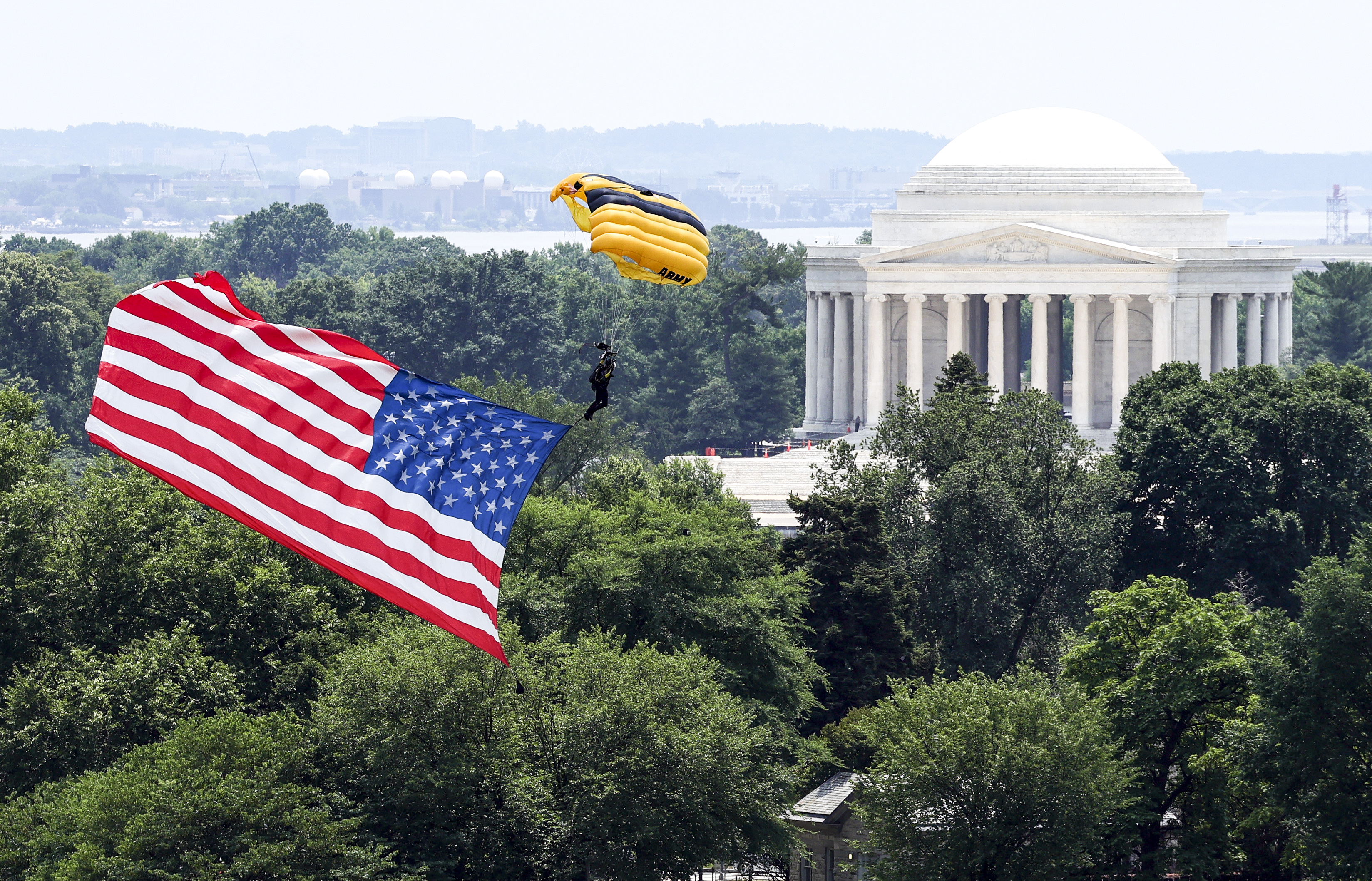 Day in Photos: Golden Knights Jump, Cartier Jewelry Exhibition, and Tarbosaurus Fossil Return