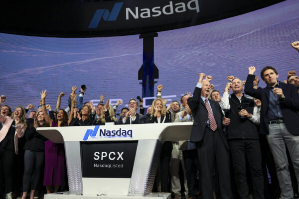 SpaceX Goes Public in Blockbuster Wall Street Debut