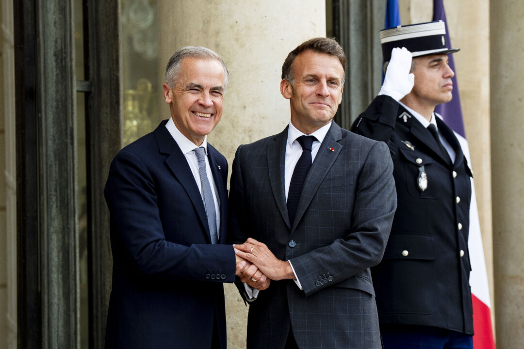 Carney to Meet Macron on French Territory off Newfoundland