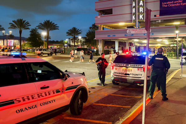 How Flash Mobs of Teens Are Taking Over Towns, Beaches