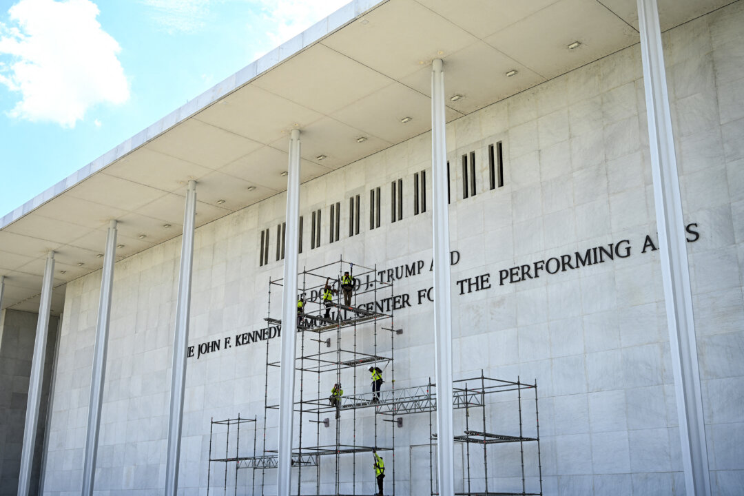 Kennedy Center Votes to Put Trump’s Name on Building, Close for Renovations
