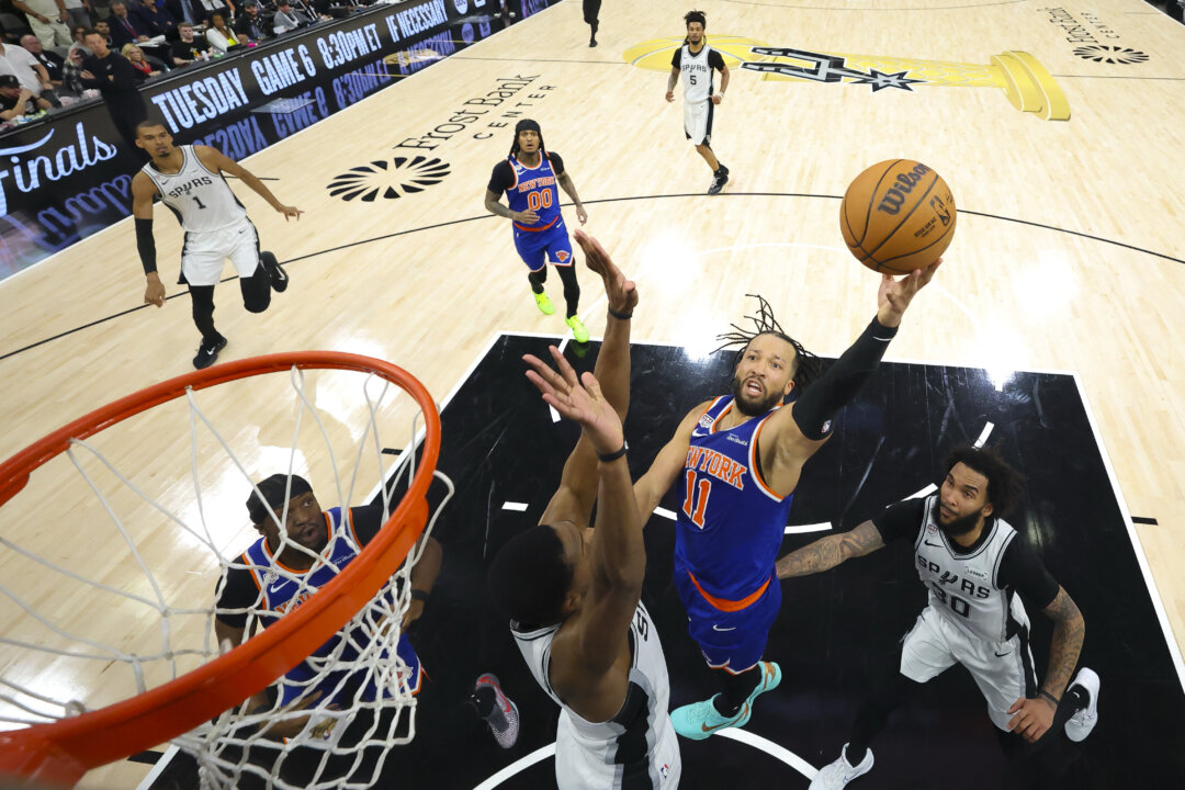 Knicks Take Title in 5, Knock Off Spurs in San Antonio for First NBA Crown in 53 Years