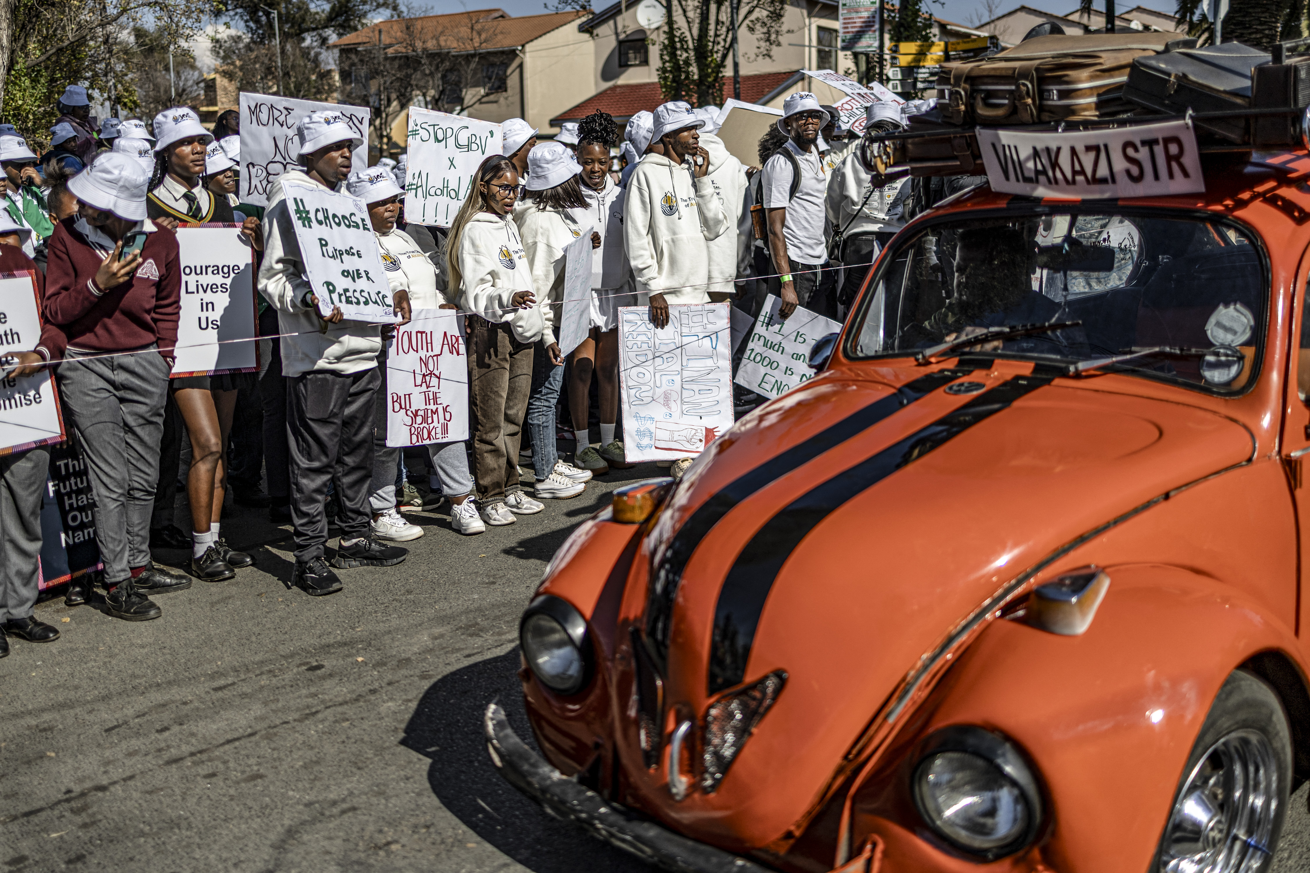 Day in Photos: Soweto March Commemoration, Earthquake in Indonesia, and Smithsonian Folklife Festival