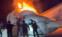 1 Killed When Small Plane Crashes on Texas Highway; People Leave Vehicles to Try to Help