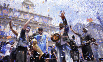 Day in Photos: New York Knicks’ Victory Parade, Malawi Repatriation, and Toky the Lemur