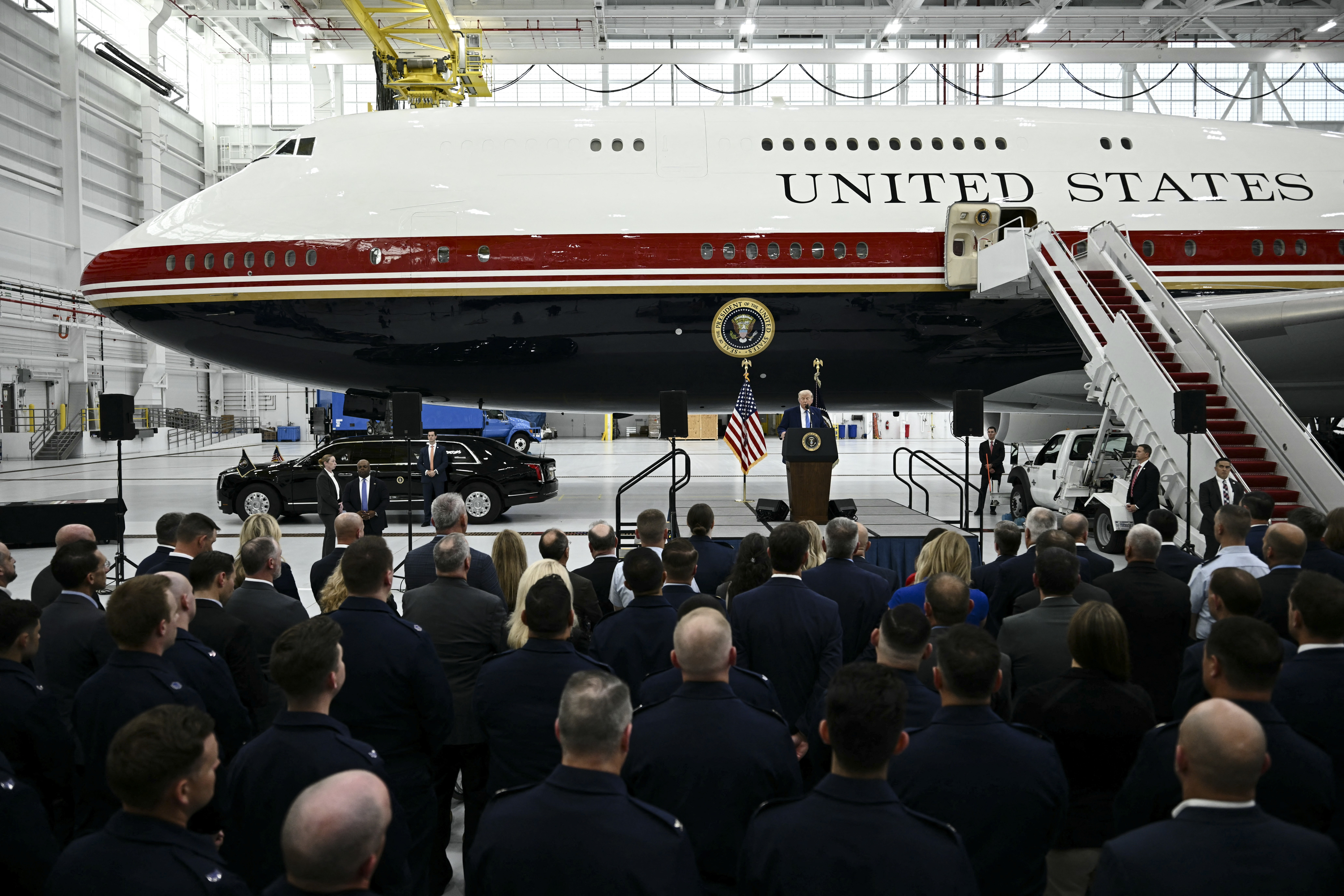 Day in Photos: New Air Force One, Ebola at Orphanage in Congo, and Beating Retreat