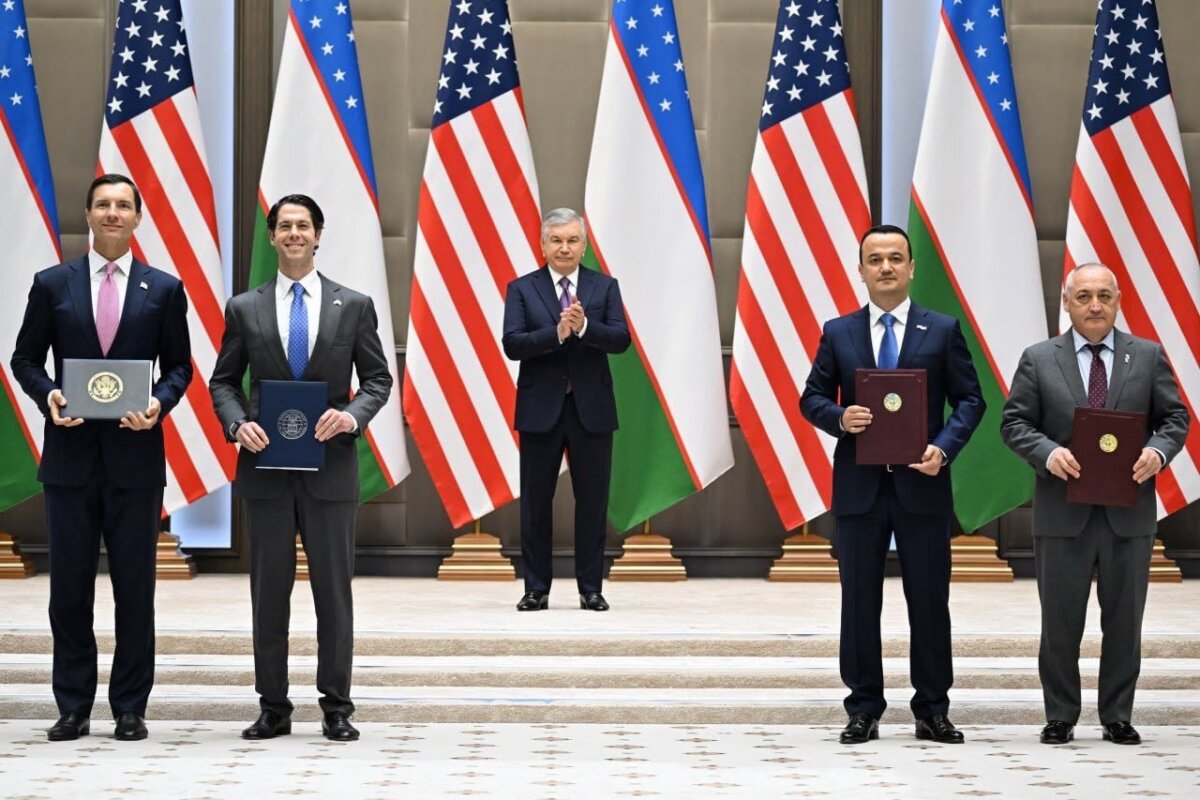 (L–R) U.S. International Development Finance Corporation CEO Ben Black, U.S. Export-Import Bank chairman John Jovanovic, Uzbekistan's President Shavkat Mirziyoyev, Uzbek investment minister Laziz Kudratov, and Uzbekistan Fund for Reconstruction executive director Shukhrat Vafaev pose for photo at a signing ceremony to launch a joint investment platform in Tashkent, Uzbekistan, on June 16, 2026.
(Courtesy of the Export–Import Bank of the United States)