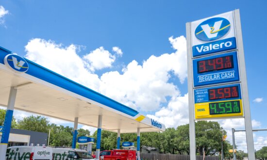 US Energy Secretary Forecasts Oil, Gas Prices to Drop as Strait Traffic ‘Back to Normal’