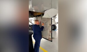 Trump Signs Mechanical Panel of Qatari 747 Planned for Air Force One Fleet