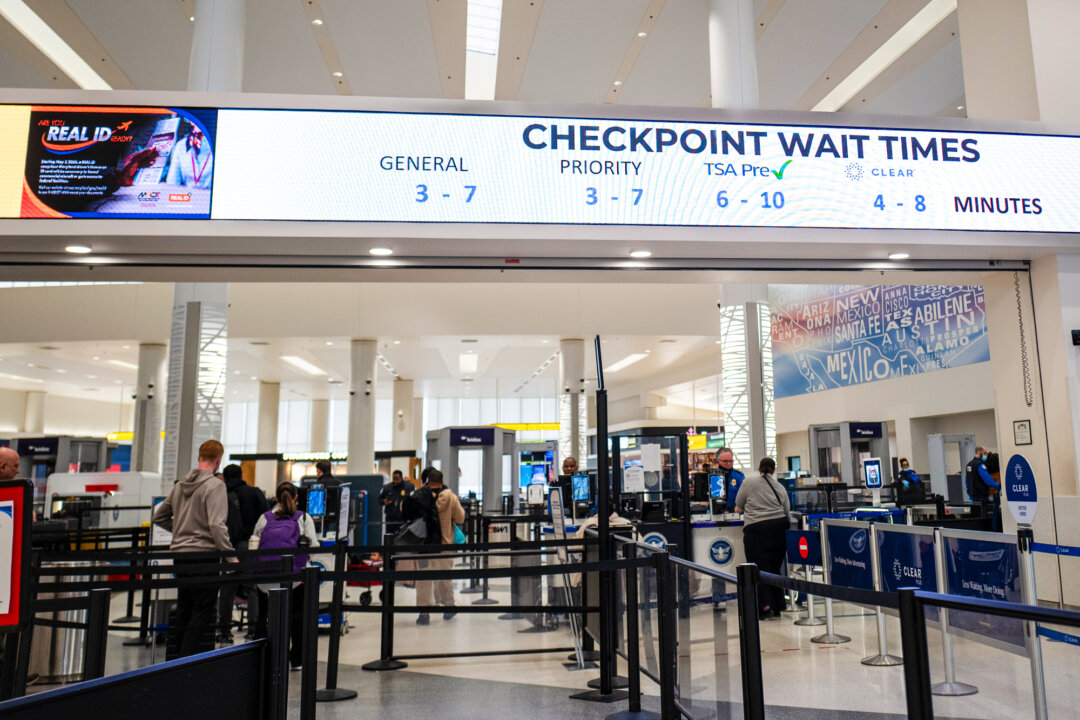TSA Launches Program Allowing Non-Travelers Past Airport Security