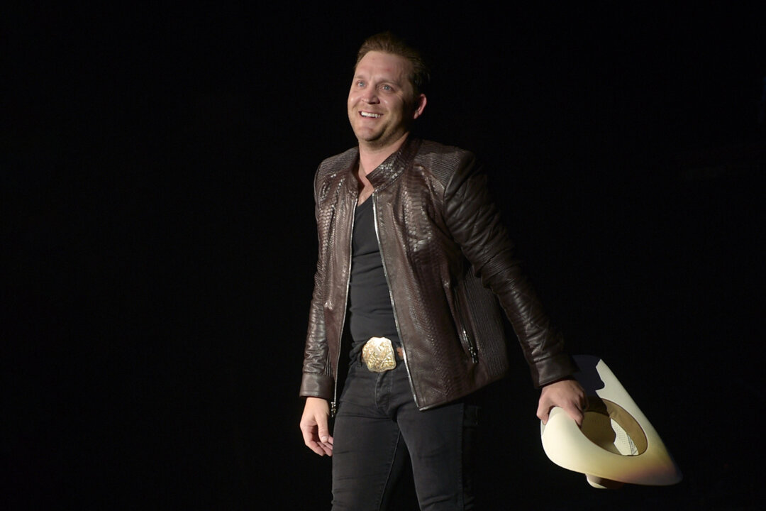 Country Troubadour: Justin Moore Releases ‘Greatest Hits’ Album