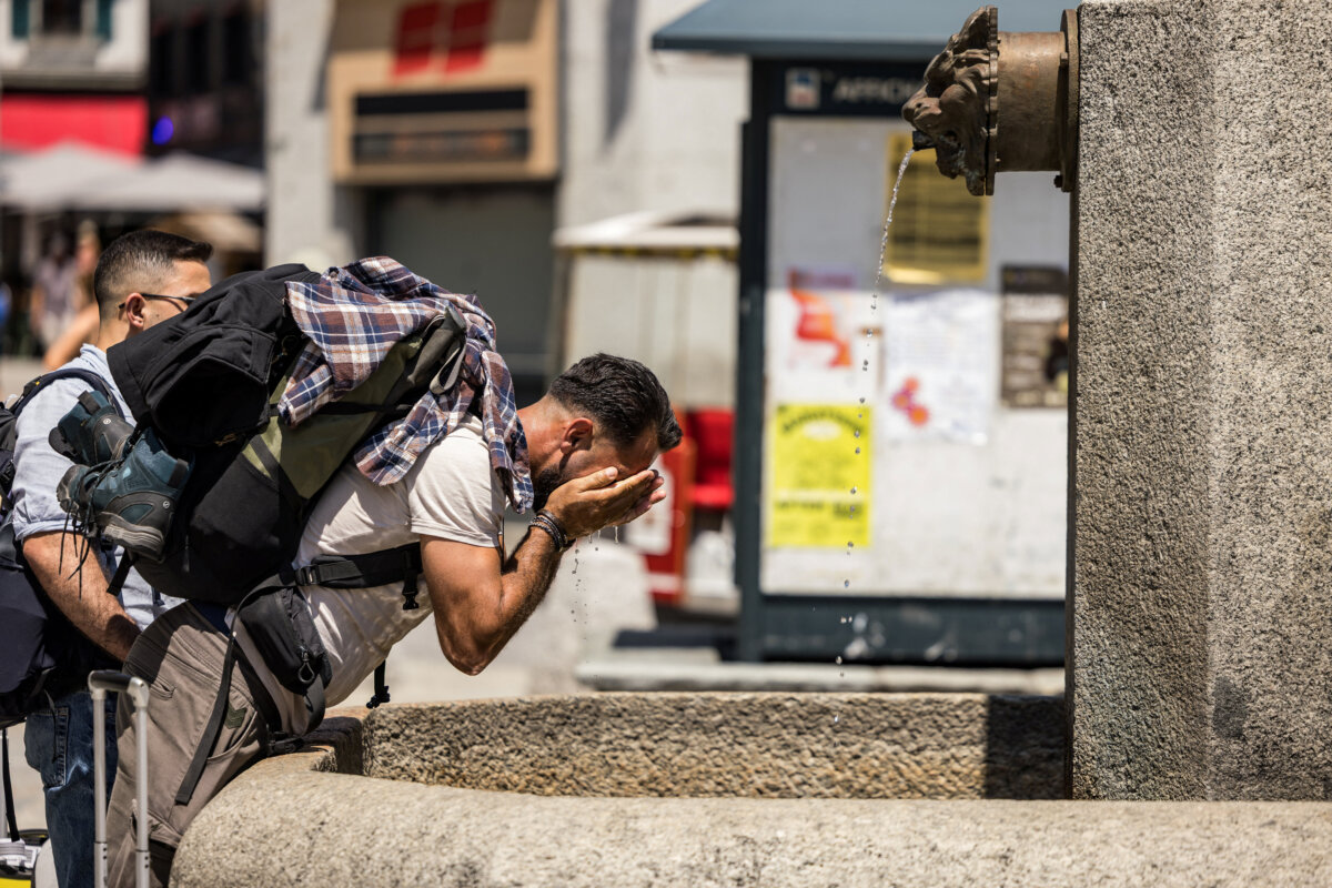 A man cools himself during a heatwave in Chamonix, France, on June 25, 2026. (Reuters/Pierre Albouy)