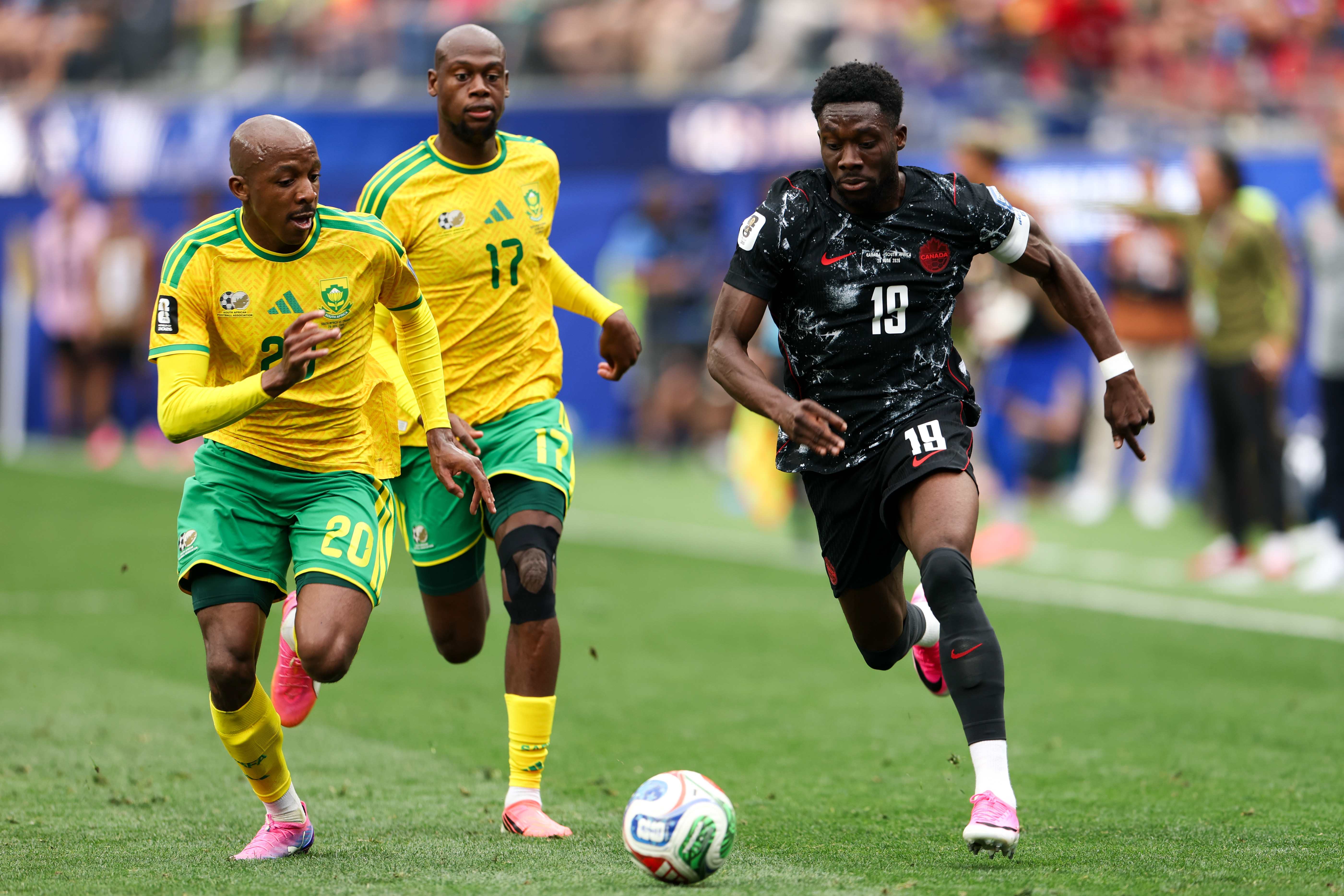 Canada Advances to World Cup's Round of 16 After Goal Against South Africa  in Stoppage Time | The Epoch Times