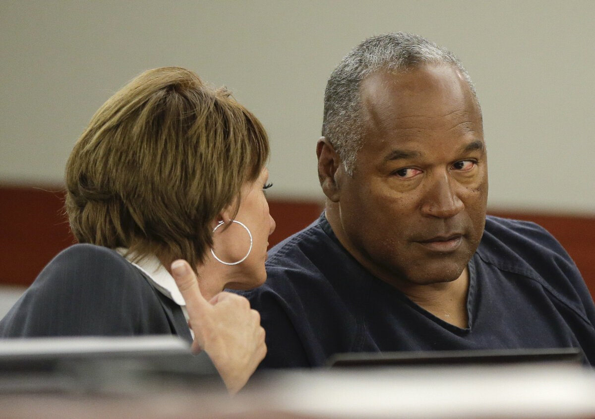 O.J. Simpson (R) sits with his attorney, Patricia Palm in Clark County District Court during his evidentiary hearing in Las Vegas, Nevada May 13, 2013. (Julie Jacobson/Reuters)