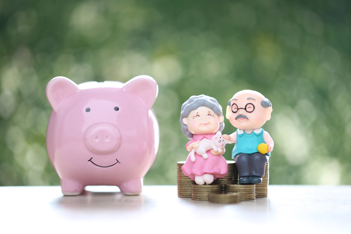 Retirees may qualify for tax-saving opportunities that can reduce their overall tax burden. (Monthira/Shutterstock)