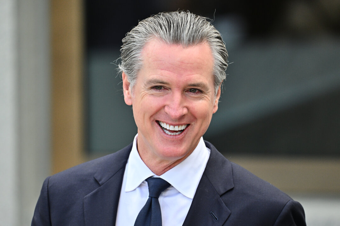 Newsom Orders About 95,000 California State Workers Back to the Office