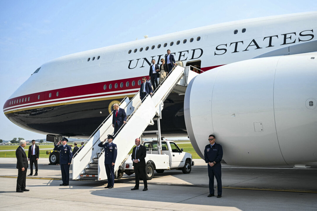 DOJ Sought Phone Records of NY Times Journalists, Their Family Members After Air Force One Report