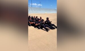 Dallas Officers Do Viking Row to Welcome Norwegian Team