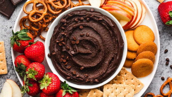 This Chocolate Hummus Tastes Like Brownie Batter (And It’s Actually Healthy)