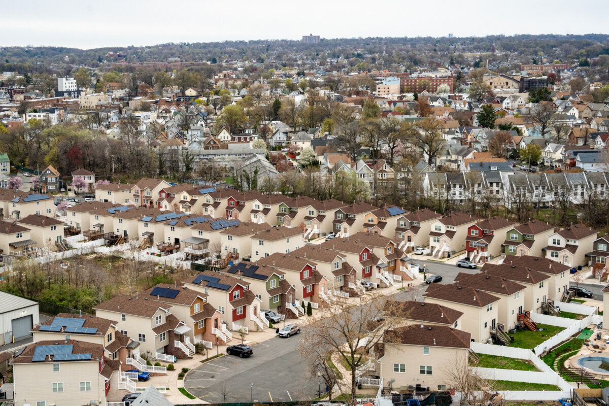 Homes in Staten Island, N.Y., on April 10, 2025. (Samira Bouaou/The Epoch Times)