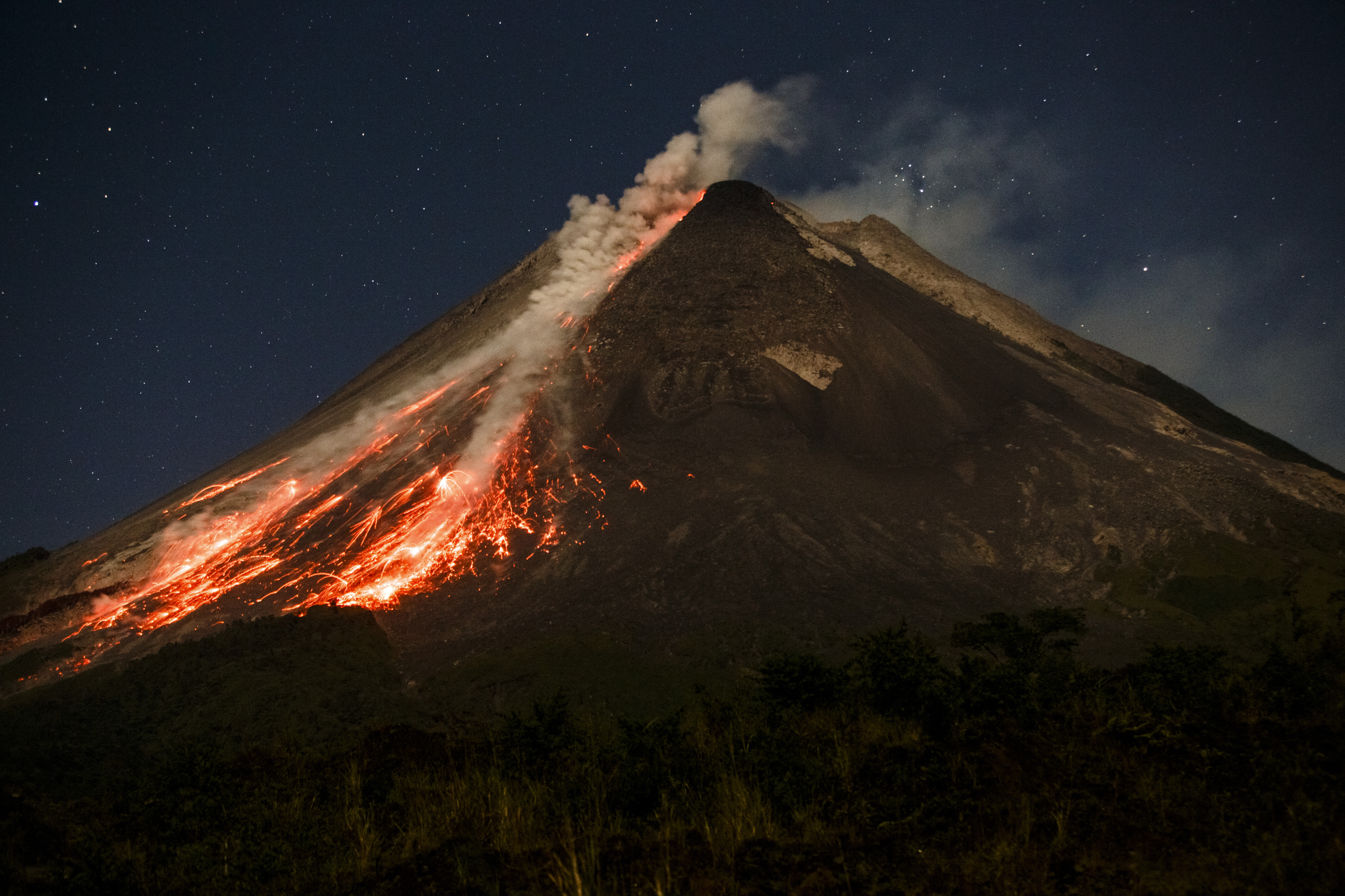 Day in Photos: Volcano Eruption, Drought in Italy, and Flood in Nigeria