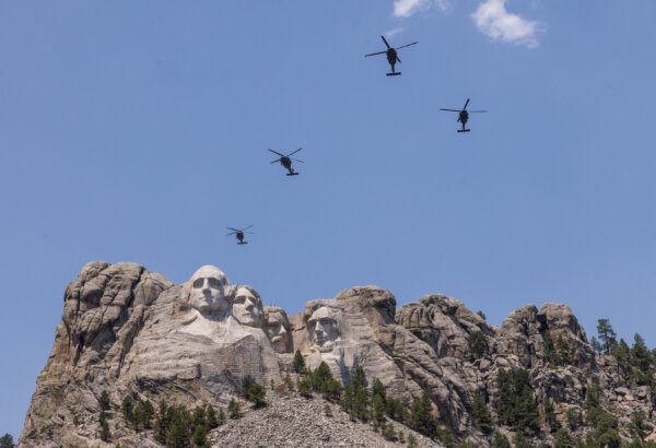 Trump to Pay Tribute to US Founders at Mount Rushmore