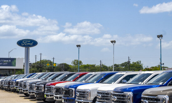 US Automakers Report Mixed Sales in Increasingly Electrified Market