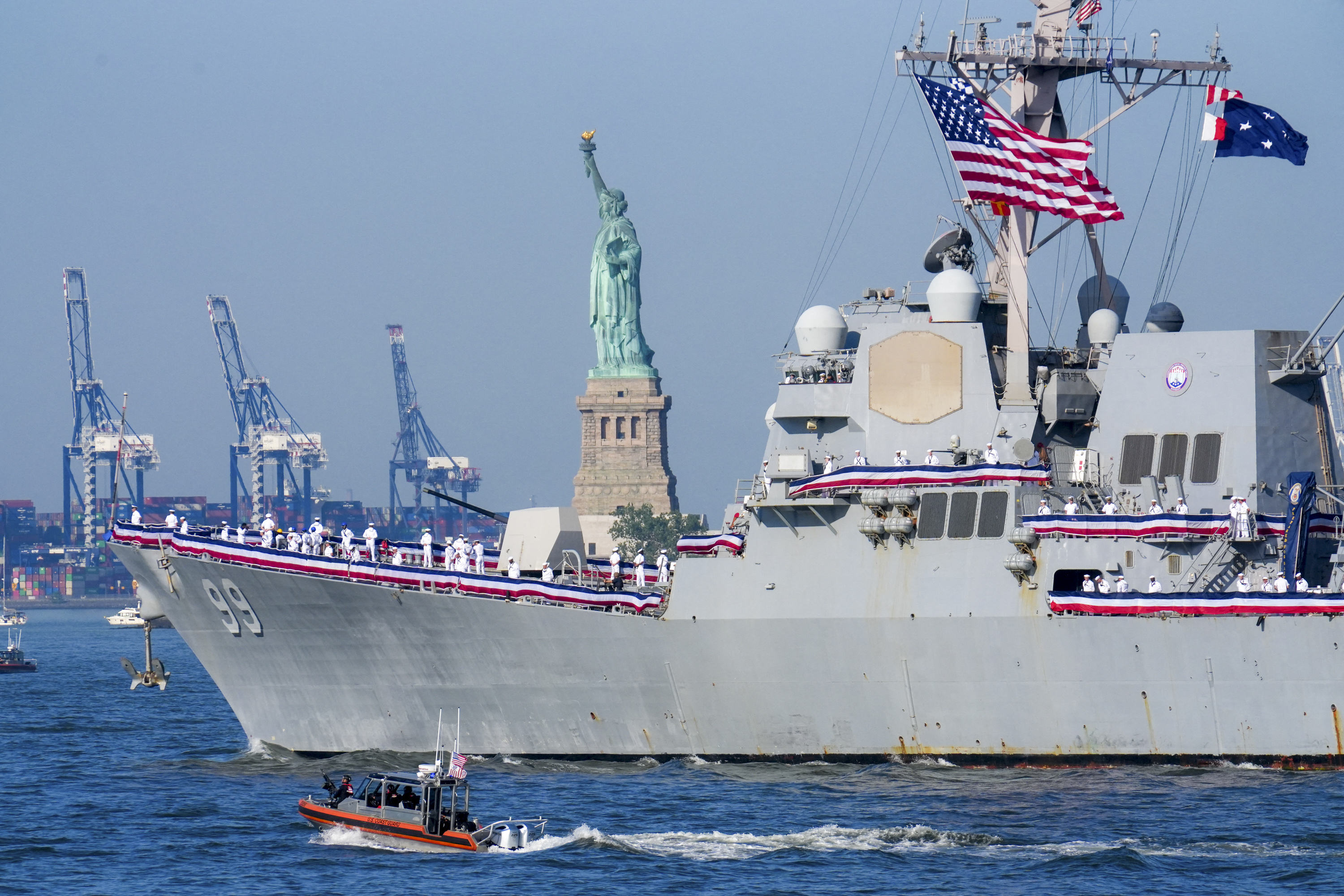 Day in Photos: America’s 250th Independence Day, Protest in Paris, and Super Typhoon Bavi