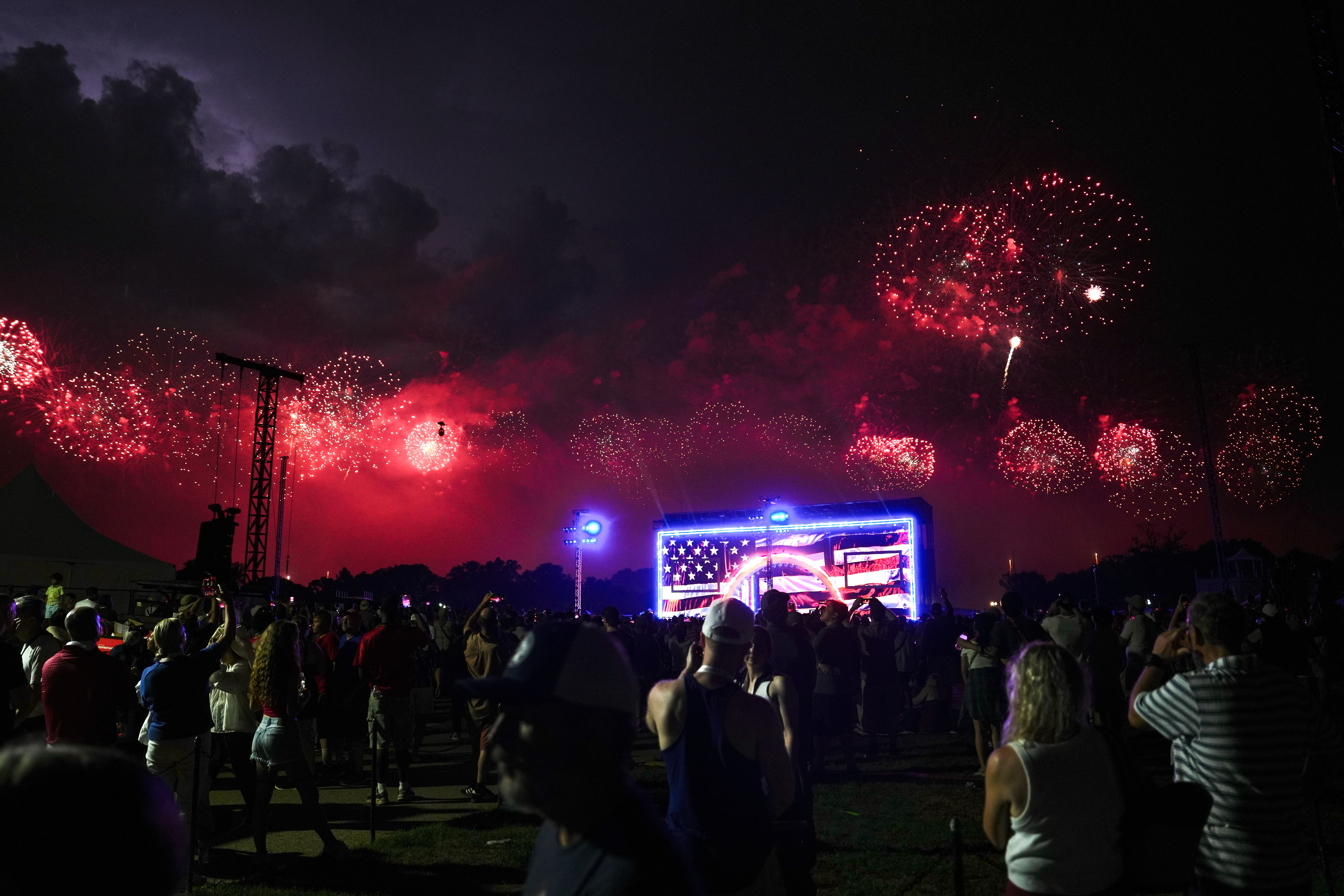 ecdaf51a022850f70a83cffc-washington fireworks