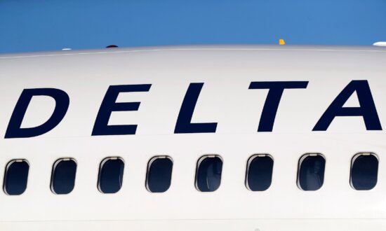 Delta Pilot Reports a Close Encounter With a July Fourth Firework Before Landing in Chicago