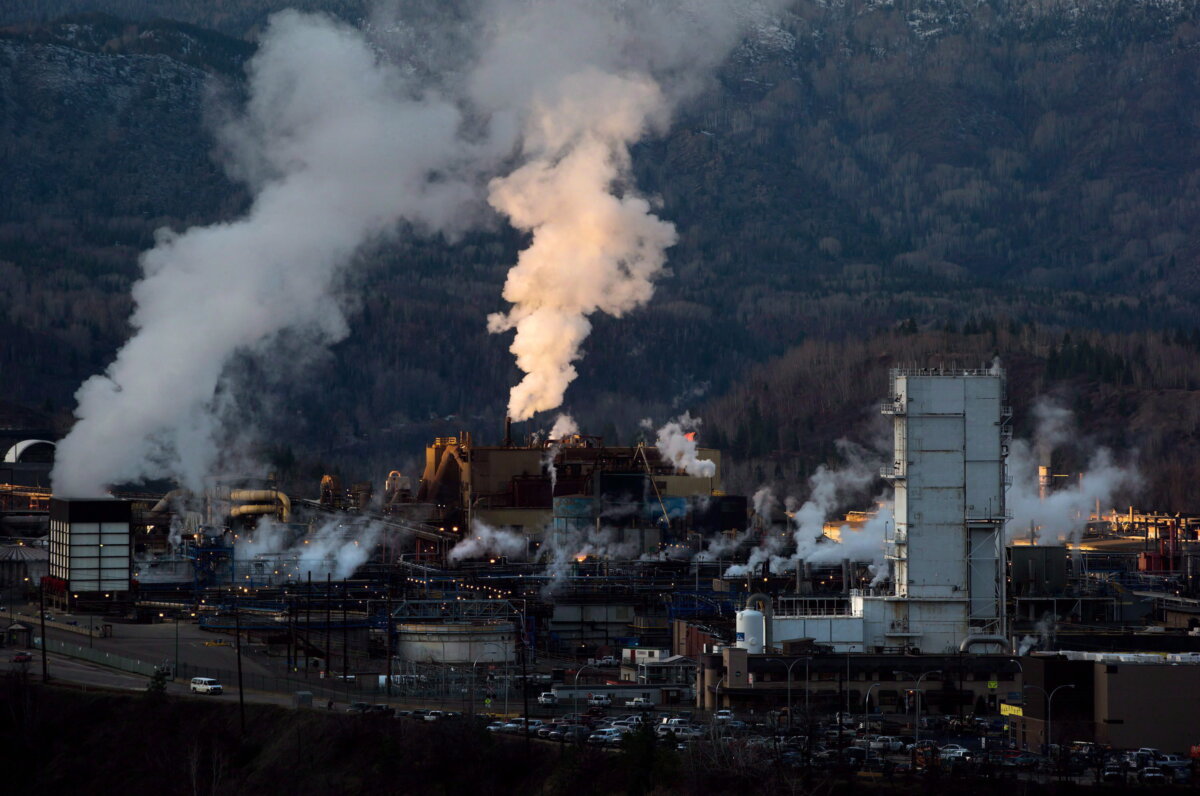 Teck Mining Company's zinc and lead smelting and refining complex is pictured in Trail, B.C., on Nov. 26, 2012. (The Canadian Press/Darryl Dyck)