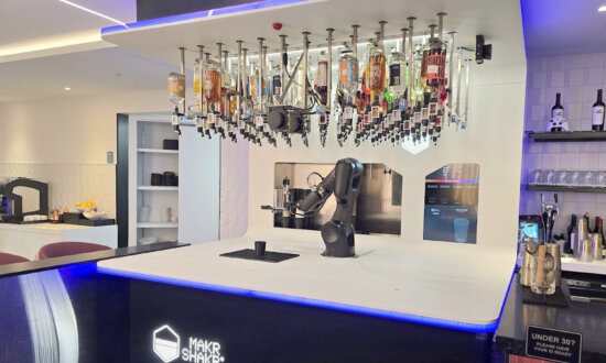 Minneapolis Airport’s New Portal Lounge Has a Robot Bartender. Here’s What It’s Like