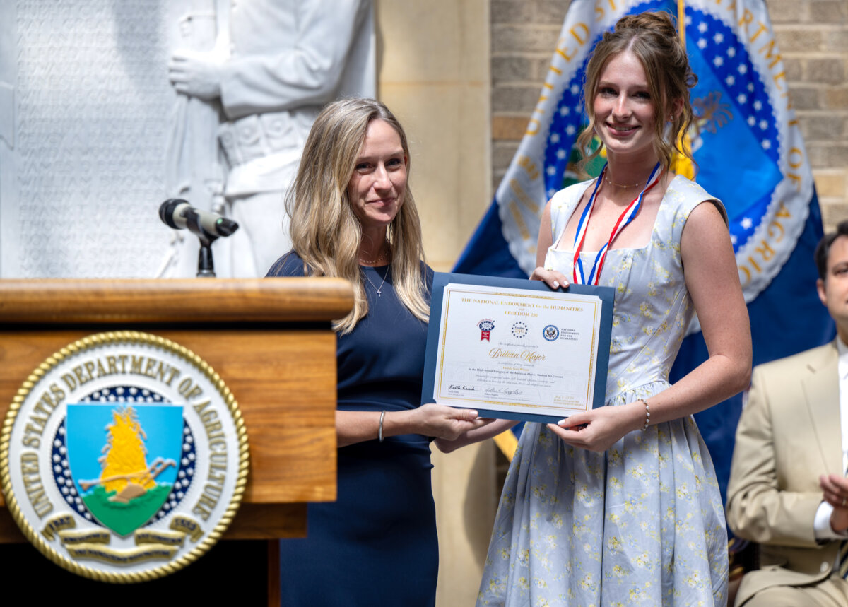 Abbie Guzman, Freedom 250 Project Coordinator and Art Contest Judge for State Winners, and Britian Major (Florida), Southeast Regional Winner (High School Division) of American Heroes Student Art Contest for her oil painting of Abraham Lincoln entitled “Unite Them” (Chris Tilley Photography)