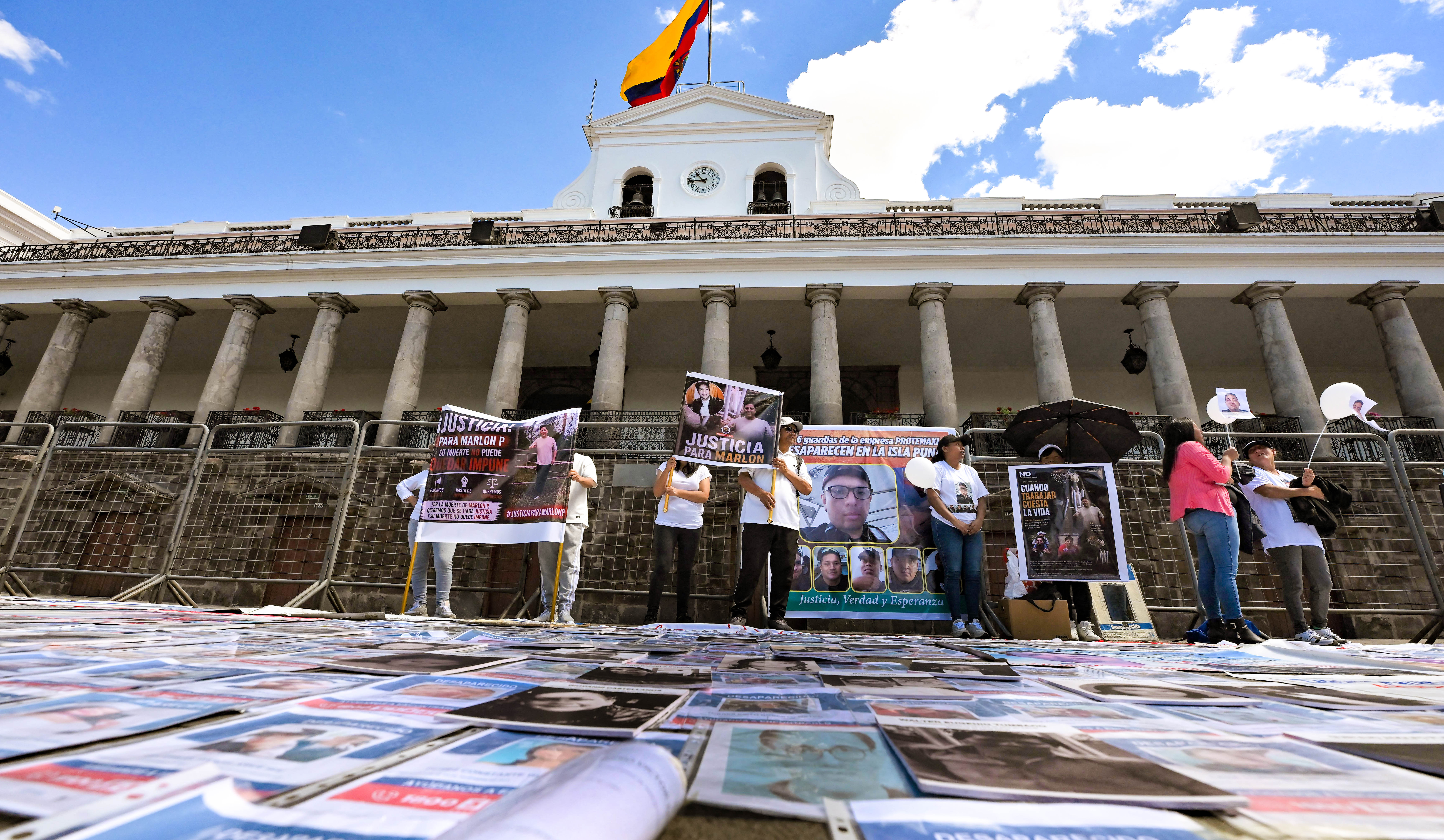 Day in Photos: Search for Missing Guards, Sun Valley Conference, and Zipline in Cambodia