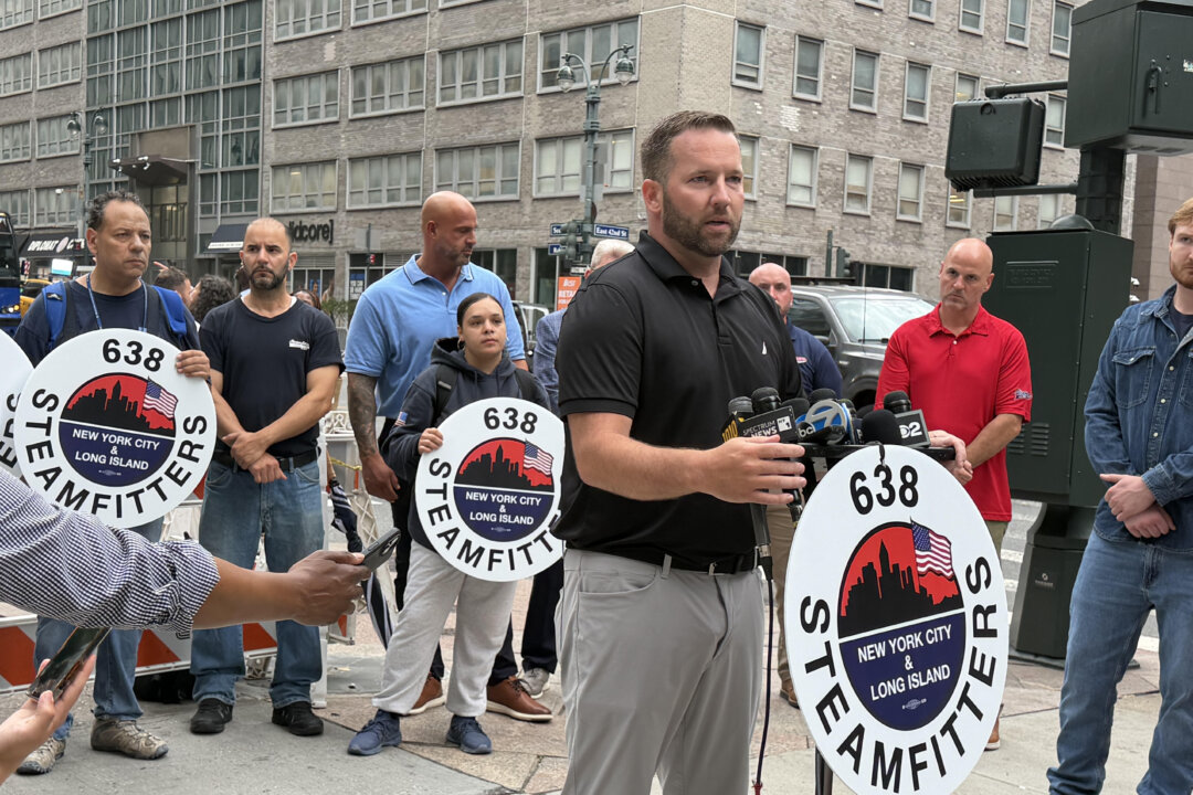 Trade Worker Compares Evacuated NYC Skyscraper to 9/11 Damage