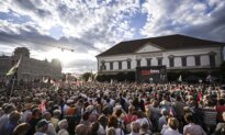 Demonstrators Protest in Hungary Against Plans to Oust President