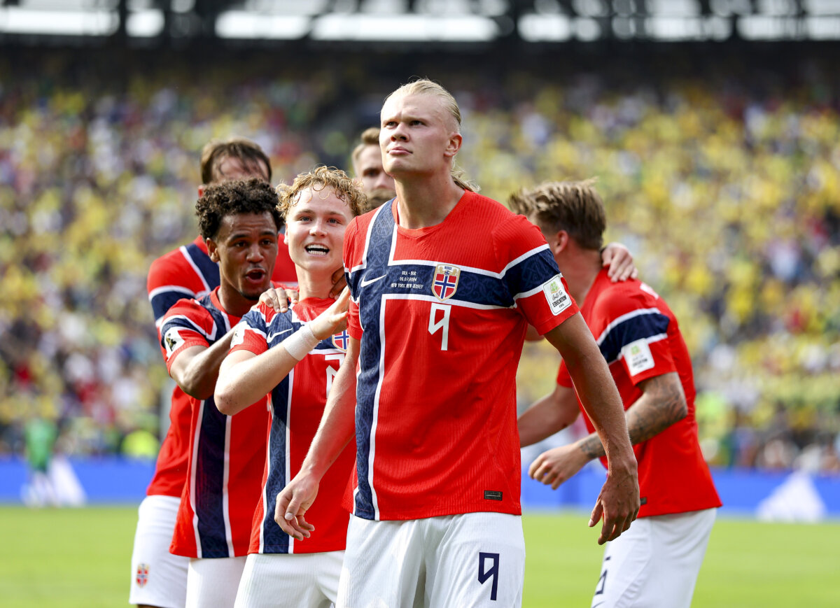 EAST RUTHERFORD, NEW JERSEY - JULY 05: Erling Haaland #9 of Norway celebrates with teammates after scoring his team's first goal during the FIFA World Cup 2026 Round of 16 match between Brazil and Norway at New York New Jersey Stadium on July 05, 2026 in East Rutherford, New Jersey. (Photo by Al Bello/Getty Images)