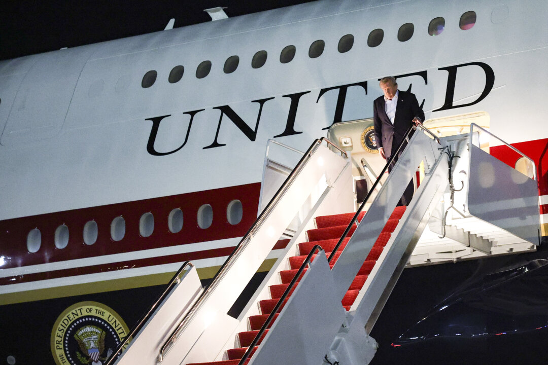 Trump’s Reported Plane Switch Echoes Long History of Presidential Travel Deception