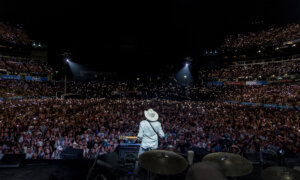 Alan Jackson Plays Final Show to Sold Out Stadium