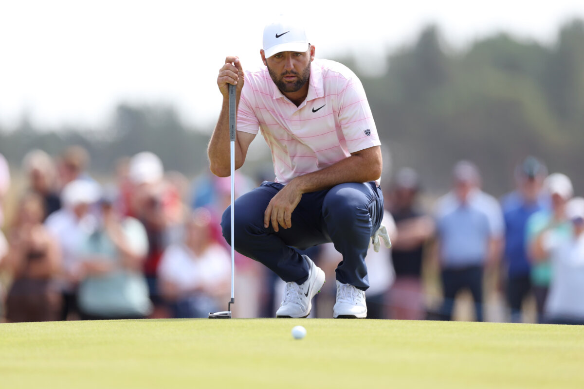 Scottie Scheffler of the United States lines up a putt on the 17th green on day two of the Genesis Scottish Open 2026 at The Renaissance Club in North Berwick, Scotland on July 10, 2026. (Andrew Redington/Getty Images)