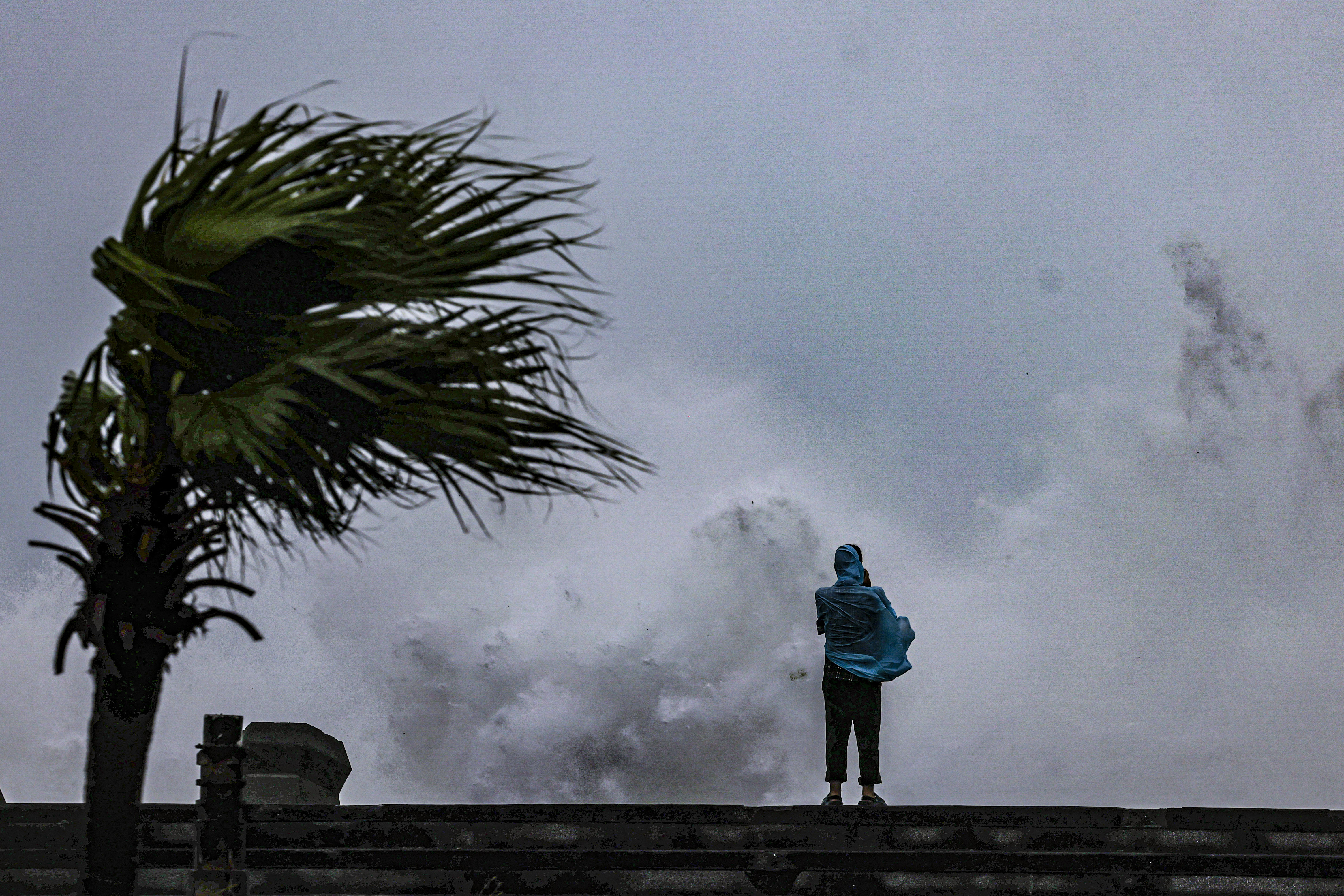 TOPSHOT-TAIWAN-WEATHER-TYPHOON