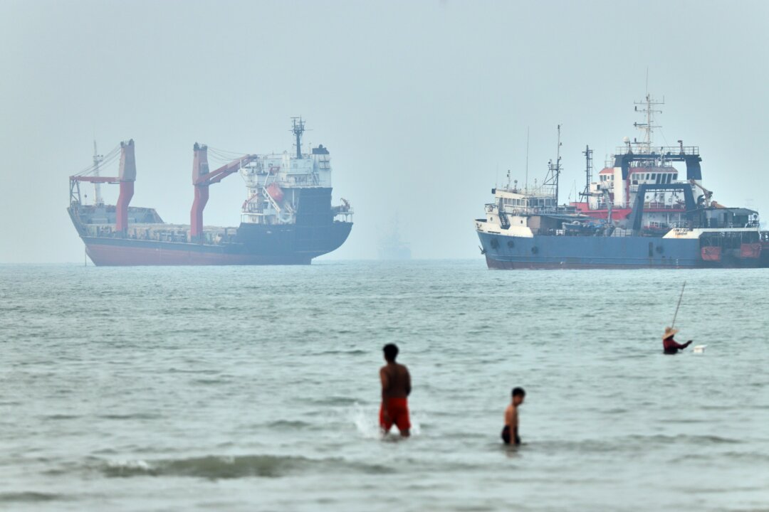 Trump Says US Should Control Strait of Hormuz, Get Reimbursed for It