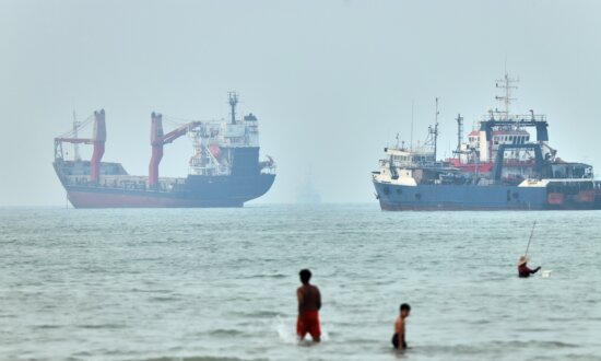 Trump Says US Should Control Strait of Hormuz, Get Reimbursed for It