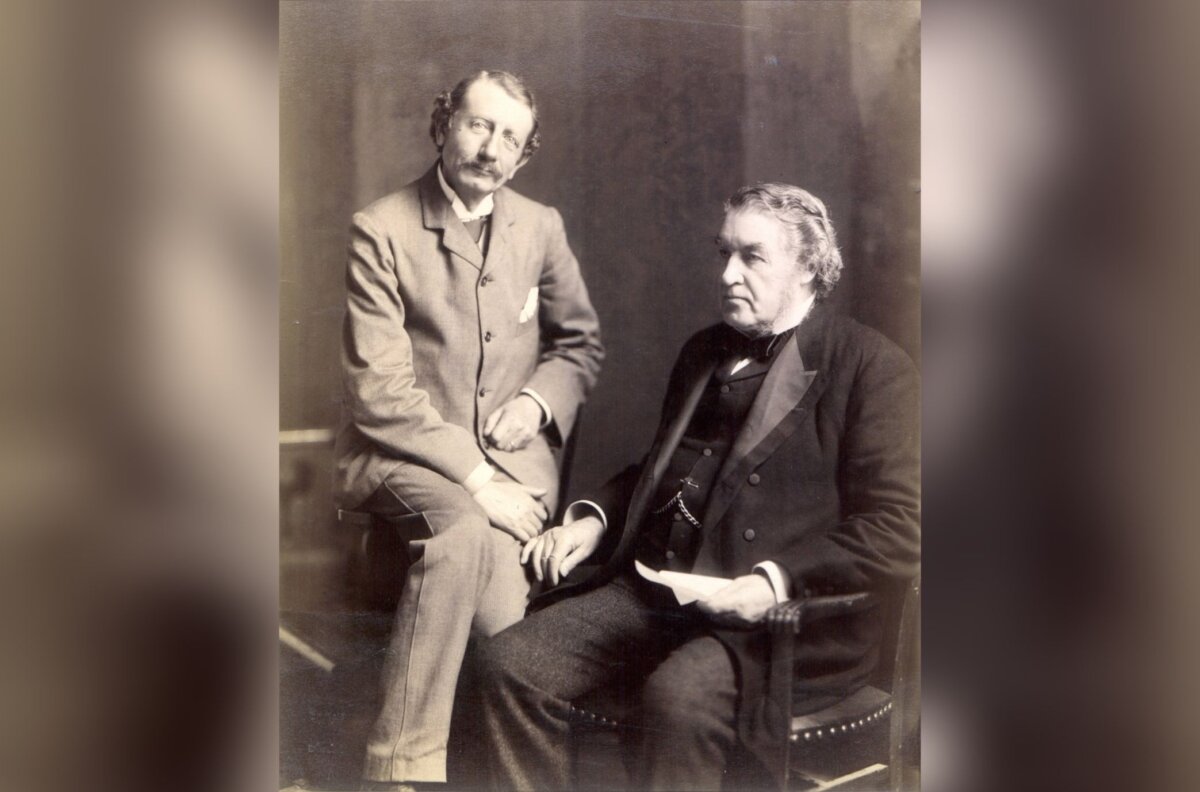 Hugh John Macdonald (L), the son of Canada’s first prime minister John A. Macdonald, with Charles Tupper, the sixth prime minister, in 1900. (Public Domain)