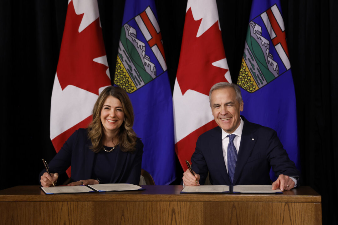Feds, Alberta, and Oilsands Companies Sign Deal to Move Forward With Pathways Carbon Capture Project