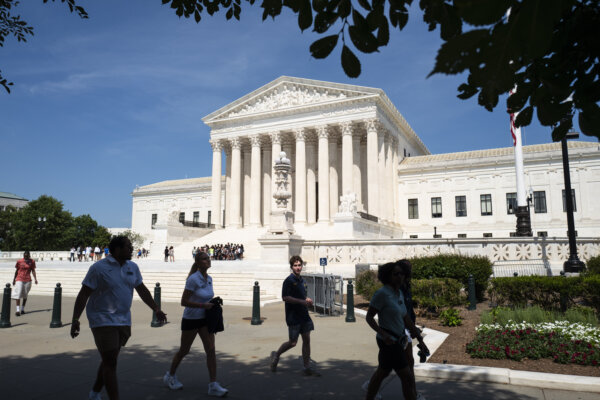 Trump Urges Supreme Court to Intervene Ahead of Midterms